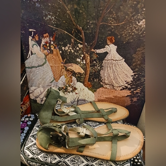 👡G by GUESS OLIVE GREEN SANDALS.👡SIZE 10 WOMEN,A NICE GIFT ITEM.🎁 - Picture 12 of 12